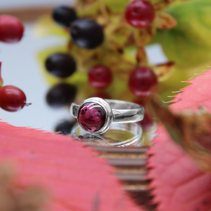 CRIMSON LEAVES - Sterling Silver & Garnet Ring - US 7