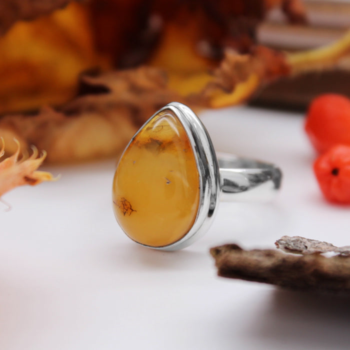 GOLDEN HOUR - Sterling Silver & Baltic Amber Ring - US 6